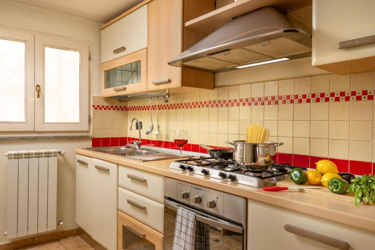Cappellari Apartments - Campo De' Fiori Рим Экстерьер фото